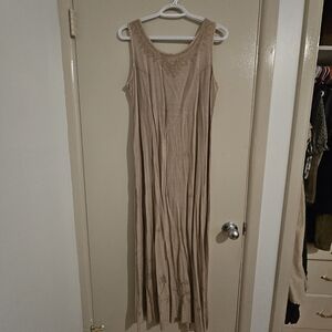 Chic Sleeveless Beige Maxi Dress